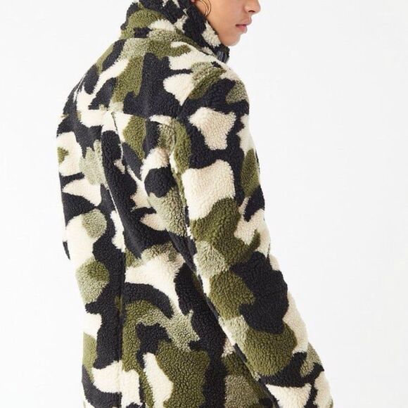 Urban Outfitters Camo Buckle Sherpa Teddy Moto Coat Size Large - Picture 4 of 9